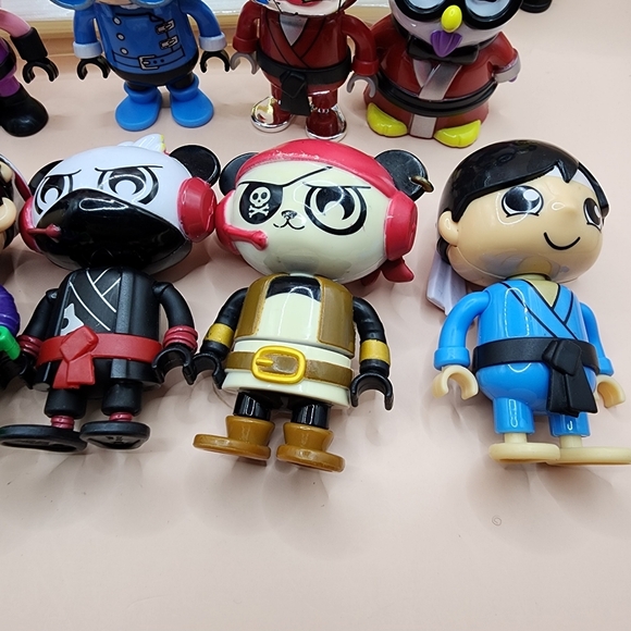 17 Ryans World Figures Lot Blind Bags Penguin Ninja Racer Pirate Panda - Picture 3 of 8